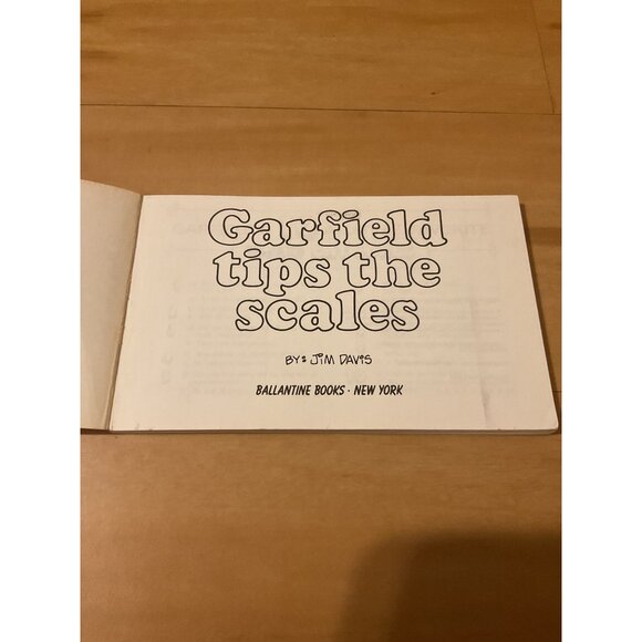 Garfield Tips The Scales By Jim Davis Paperback - Picture 2 of 3